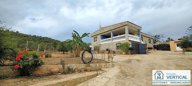 Foto 1 de Casa en venta en Llombai de 3 habitaciones con terraza y piscina