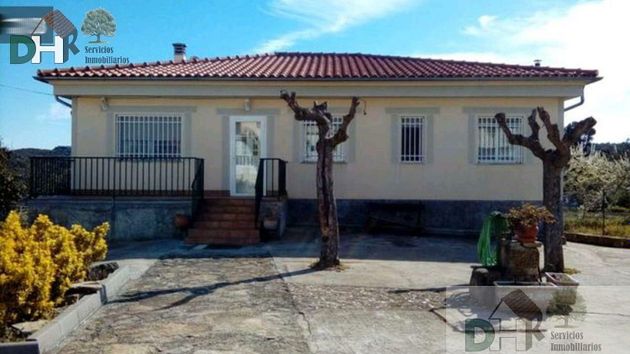 Foto 2 de Xalet en venda a Valencia de Alcántara de 3 habitacions amb piscina i jardí