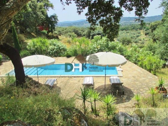 Foto 2 de Chalet en venta en Ciudad Monumental de 5 habitaciones con terraza y piscina