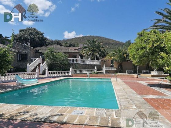 Foto 1 de Xalet en venda a Ciudad Monumental de 4 habitacions amb terrassa i piscina