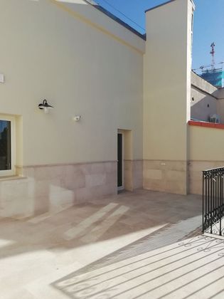 Foto 2 de Ático en alquiler en Justicia - Chueca de 3 habitaciones con terraza y aire acondicionado