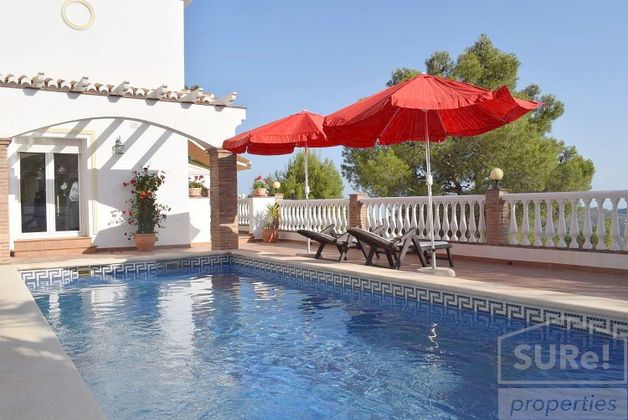 Foto 2 de Chalet en venta en calle Czarja Competa Málaga de 5 habitaciones con terraza y piscina