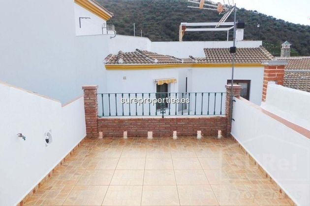 Foto 2 de Casa adossada en venda a Sayalonga de 3 habitacions amb terrassa i aire acondicionat