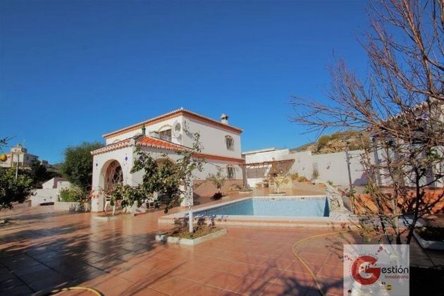 Foto 1 de Casa en venta en Molvízar de 6 habitaciones con terraza y piscina