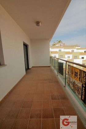 Foto 2 de Piso en venta en Motril pueblo de 3 habitaciones con terraza y piscina