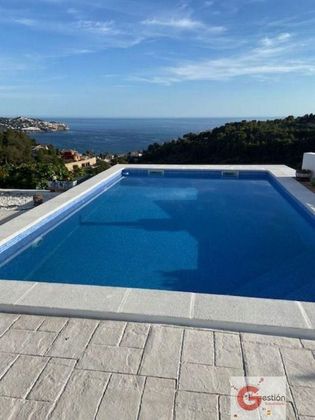 Foto 2 de Venta de casa en La Herradura de 4 habitaciones con terraza y piscina