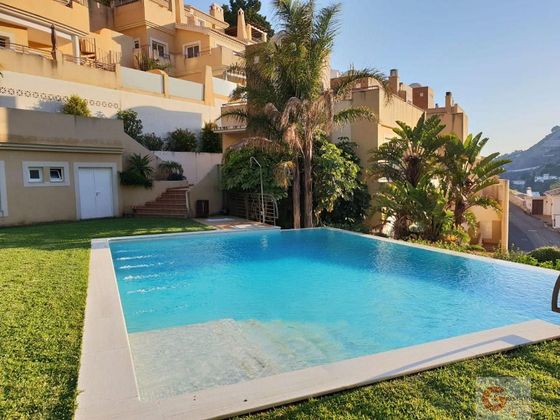 Foto 1 de Venta de casa en Almuñecar de 2 habitaciones con terraza y piscina