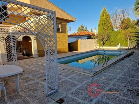 Foto 1 de Venta de casa en Zubia (La) de 6 habitaciones con terraza y piscina