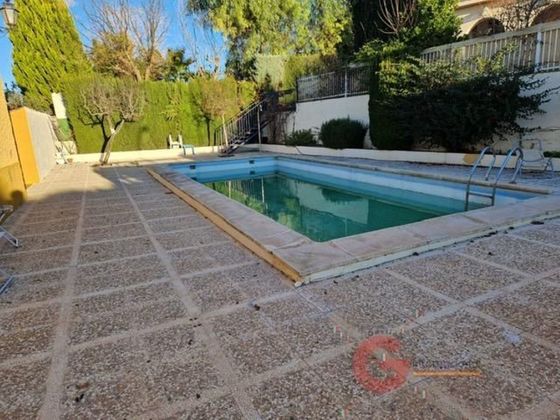 Foto 2 de Casa en venda a Zubia (La) de 6 habitacions amb terrassa i piscina