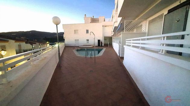 Foto 1 de Piso en venta en Polopos de 2 habitaciones con terraza y piscina