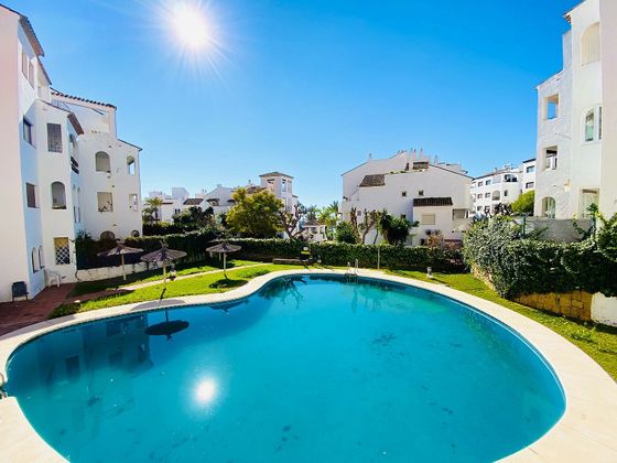 Foto 2 de Piso en venta en calle La Duquesa de 3 habitaciones con terraza y piscina