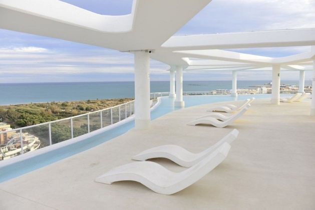 Foto 2 de Venta de piso en Canet d´En Berenguer de 4 habitaciones con terraza y piscina
