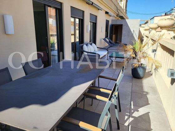 Foto 2 de Pis en lloguer a calle De Sant Martí de 2 habitacions amb terrassa i mobles