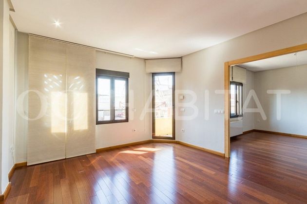 Foto 1 de Piso en alquiler en calle De Linares de 3 habitaciones con balcón y aire acondicionado
