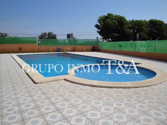Foto 2 de Venta de chalet en calle Cervera de 4 habitaciones con terraza y piscina