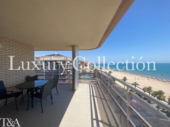 Foto 2 de Venta de piso en Playa norte de 2 habitaciones con terraza y piscina