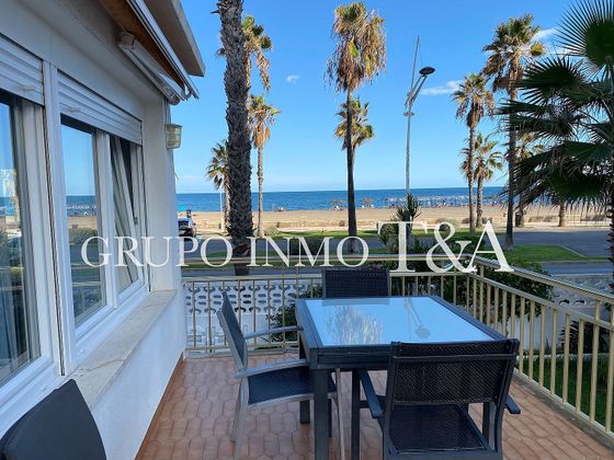 Foto 2 de Casa adossada en venda a Playa norte de 6 habitacions amb terrassa i garatge