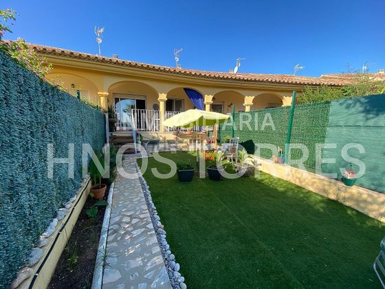 Foto 1 de Casa adossada en venda a Las Atalayas - Urmi - Cerro Mar de 3 habitacions amb terrassa i piscina