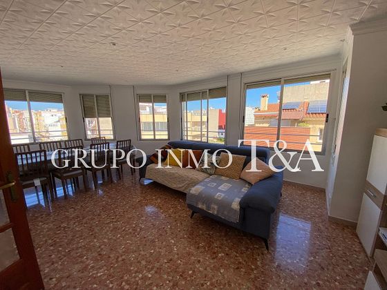 Foto 2 de Piso en venta en Zona Papa Luna - Platja del Gurugú de 5 habitaciones con balcón y aire acondicionado