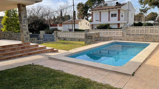 Foto 1 de Chalet en alquiler en La Cañada de 4 habitaciones con terraza y piscina