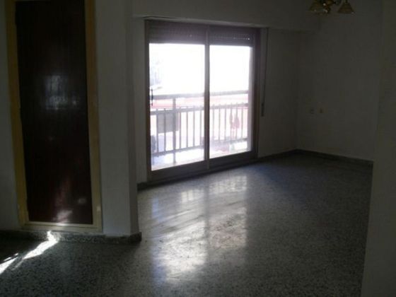 Foto 2 de Venta de piso en El Pilar de 4 habitaciones con balcón