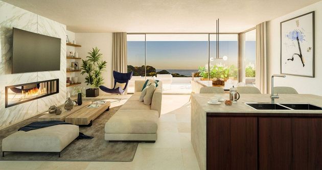 Foto 1 de Venta de piso en Cabo Pino - Reserva de Marbella de 4 habitaciones con terraza y piscina