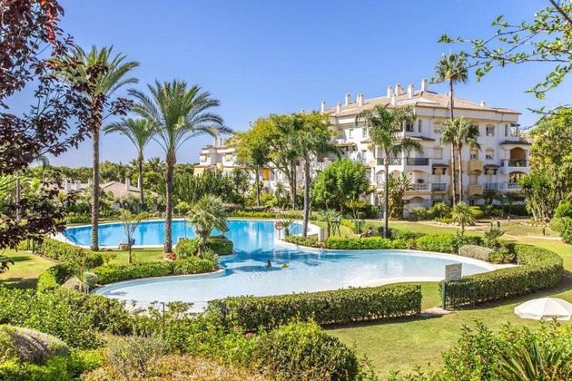 Foto 2 de Pis en venda a Lomas de Marbella Club - Puente Romano de 6 habitacions amb terrassa i piscina