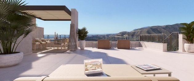 Foto 1 de Venta de piso en Istán de 2 habitaciones con terraza y piscina