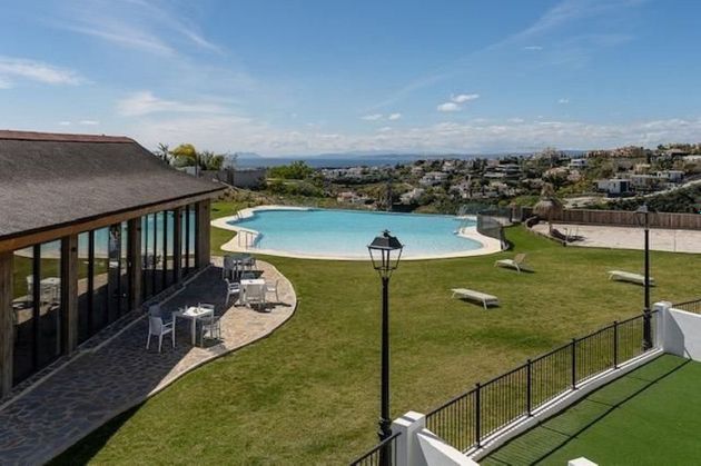 Foto 1 de Àtic en venda a Benahavís de 2 habitacions amb terrassa i piscina
