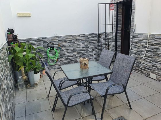 Foto 2 de Venta de casa adosada en Guillena de 4 habitaciones con terraza y jardín