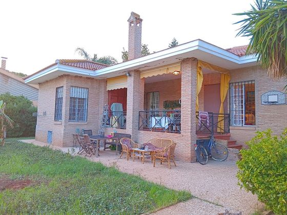 Foto 1 de Casa en venda a Carmona de 3 habitacions amb terrassa i piscina