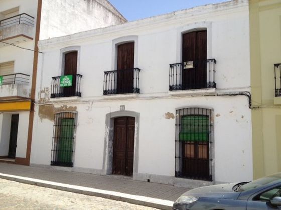 Foto 1 de Casa adosada en venta en calle Corredera de 5 habitaciones con jardín