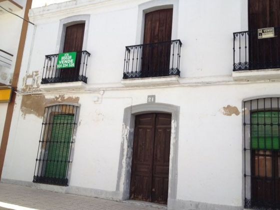 Foto 2 de Casa adossada en venda a calle Corredera de 5 habitacions amb jardí