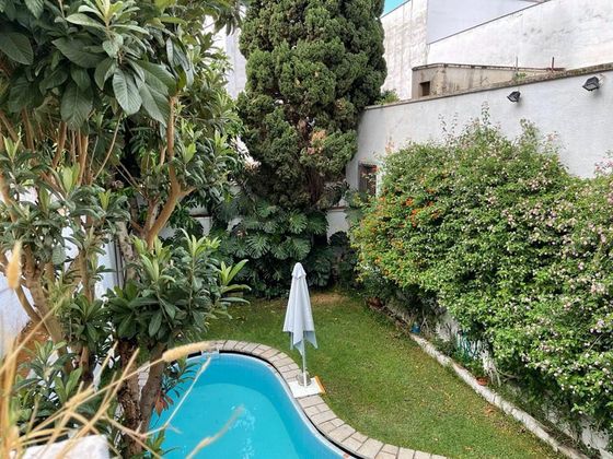 Foto 1 de Pis en venda a avenida Santa Marina de 7 habitacions amb terrassa i piscina