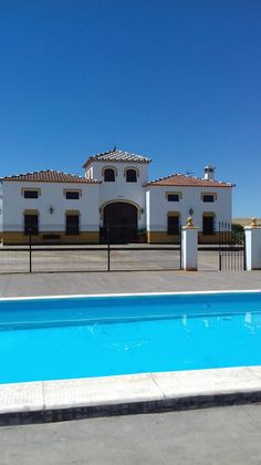 Foto 1 de Casa en venda a calle De Santiago de 4 habitacions amb terrassa i piscina