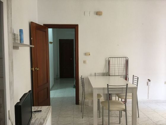 Foto 1 de Piso en alquiler en calle Francisco Pizarro de 2 habitaciones con muebles y aire acondicionado