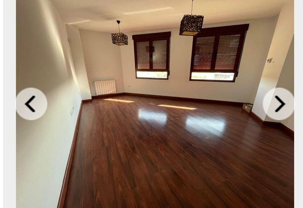 Foto 1 de Alquiler de piso en calle Esteban Sánchez de 2 habitaciones con aire acondicionado y calefacción