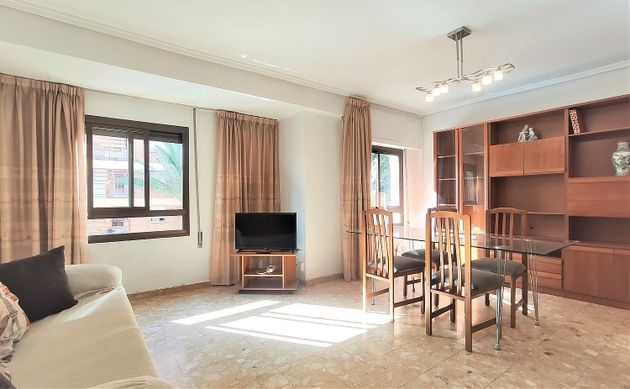 Foto 1 de Venta de piso en Jaume Roig de 3 habitaciones con muebles