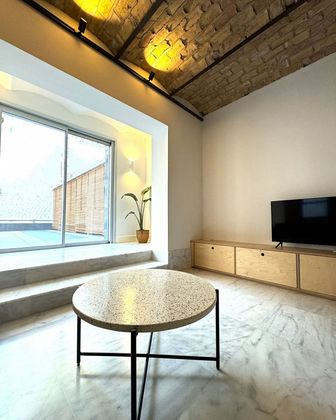 Foto 2 de Piso en alquiler en Gran Vía de 2 habitaciones con terraza y muebles