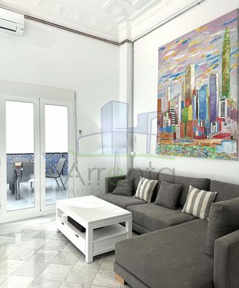 Foto 2 de Pis en lloguer a calle De Ciril Amorós de 2 habitacions amb terrassa i mobles