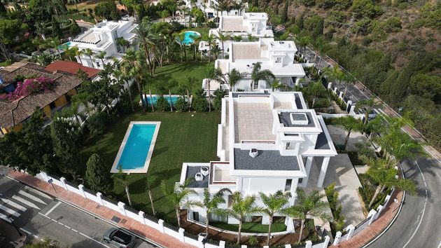 Foto 1 de Xalet en venda a Lomas de Marbella Club - Puente Romano de 6 habitacions amb terrassa i piscina