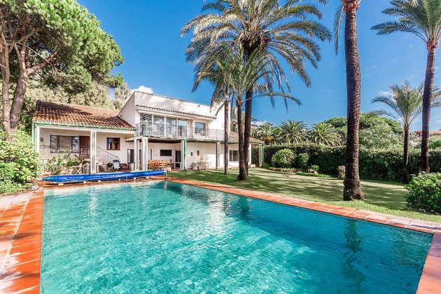 Foto 1 de Chalet en venta en Los Monteros - Bahía de Marbella de 5 habitaciones con terraza y piscina