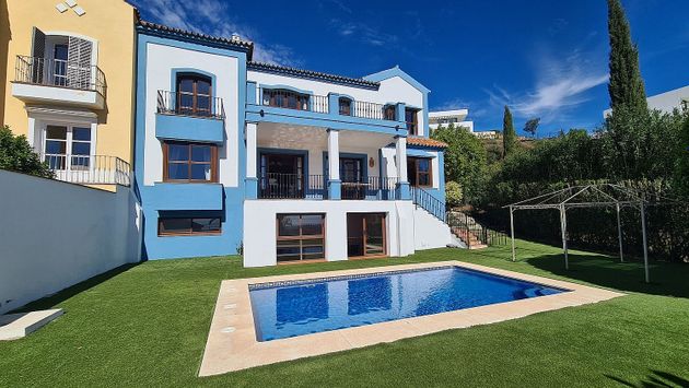 Foto 1 de Venta de casa en Benahavís de 5 habitaciones con terraza y piscina