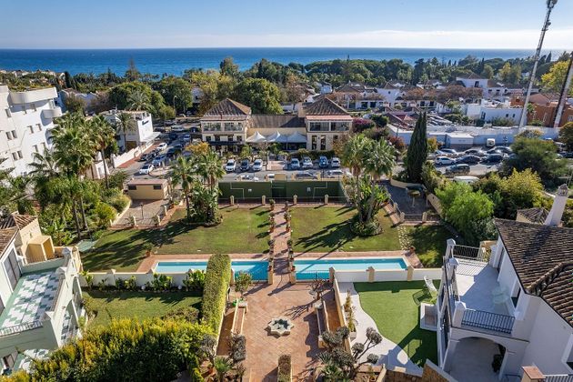 Foto 1 de Venta de casa en Lomas de Marbella Club - Puente Romano de 4 habitaciones con terraza y piscina