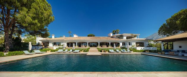 Foto 1 de Xalet en venda a Lomas de Marbella Club - Puente Romano de 16 habitacions amb terrassa i piscina