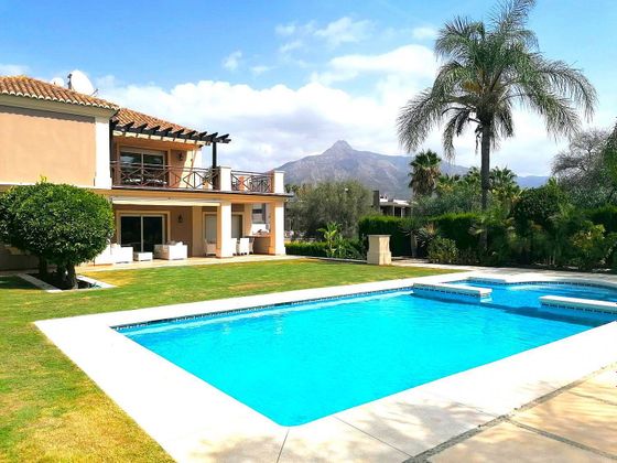 Foto 2 de Xalet en venda a Nueva Andalucía centro de 6 habitacions amb terrassa i piscina