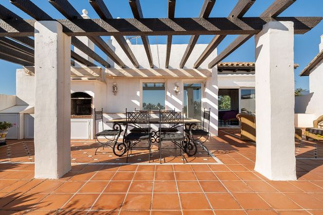Foto 1 de Àtic en venda a Puerto Banús de 3 habitacions amb terrassa i piscina
