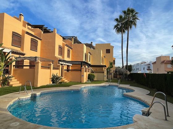 Foto 1 de Casa en venta en Casares de 4 habitaciones con terraza y piscina