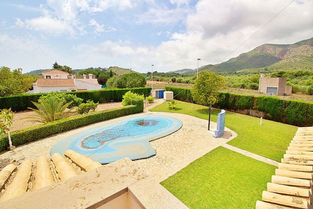 Foto 1 de Casa adossada en venda a calle Vicente Blasco Ibañez de 5 habitacions amb terrassa i piscina