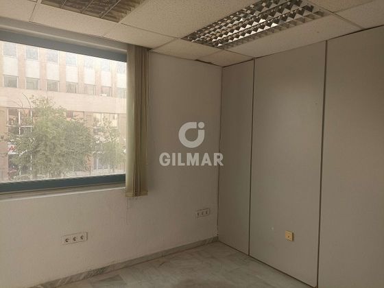 Foto 1 de Alquiler de oficina en Palacio de Congresos - Urbadiez - Entrepuentes con garaje y aire acondicionado